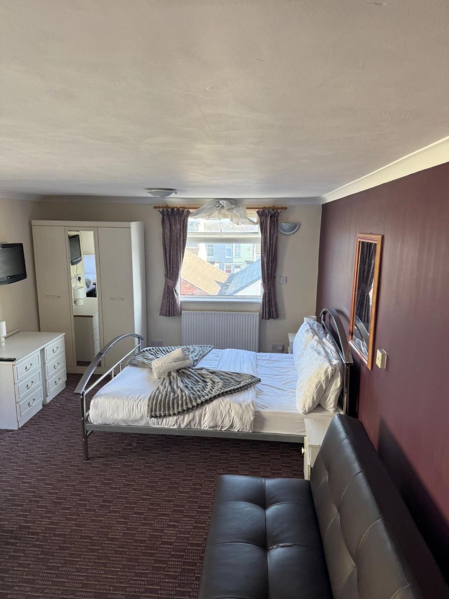 Bronte House - Blackpool — Photos 1